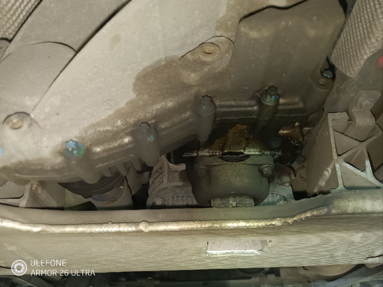 запотевание опоры АКПП на Mercedes-Benz GLS166