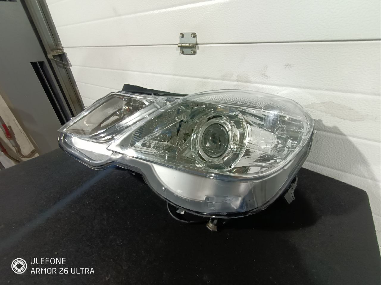фара Mercedes-Benz W212 дорестайлинг после установки Bi-LED